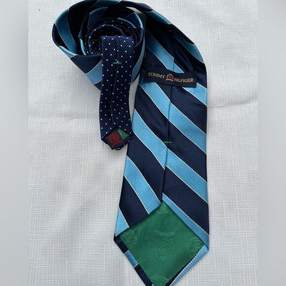 Tommy Hilfiger diagonal light and dark blue stripes necktie, 100% silk, elegant - Picture 2 of 3